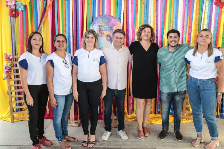 Maratona de inaugurações e entregas: Sandrinho entregou fardamento e kit escolar em Afogados