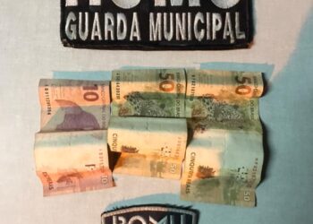 Homem detido após ser flagrado roubando um comércio na cidade de Tabira; veja vídeo