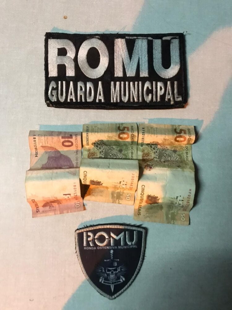 Homem detido após ser flagrado roubando um comércio na cidade de Tabira; veja vídeo