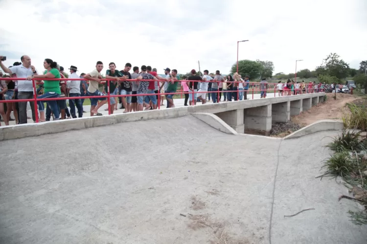 Prefeituras de Afogados e Carnaíba inauguram ponte sobre riacho do Curral Velho