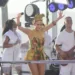 VÍDEO: Claudia Leitte ignora presença de primeira-dama do Brasil e presta continência para policiais
