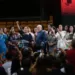Raquel Lyra é fortemente vaiada em evento com Lula no Recife. Apoiadores do presidente viram as costas para a governadora.
