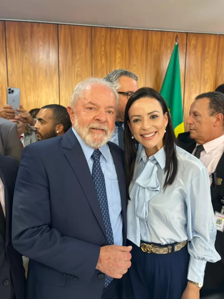 Em evento com Lula, Márcia Conrado discursa em prol dos municípios
