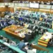 Parlamento da Uganda aprova projeto de lei que criminaliza a identificação como LGBTQ+