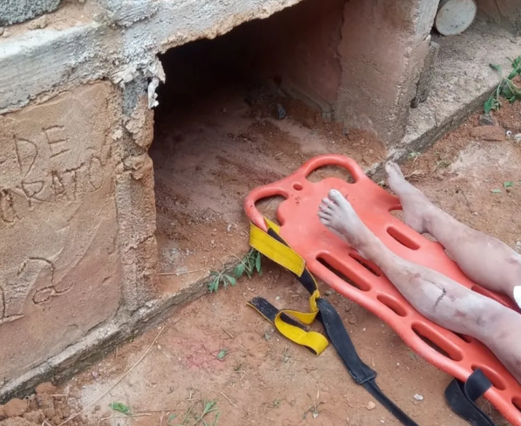 Mulher enterrada viva é encontrada por coveiros em tumba no interior de Minas