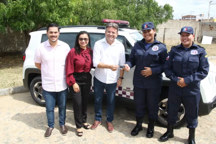 Sandrinho vai criar Secretaria da mulher. Anúncio foi feito durante entrega da patrulha municipal Maria da Penha