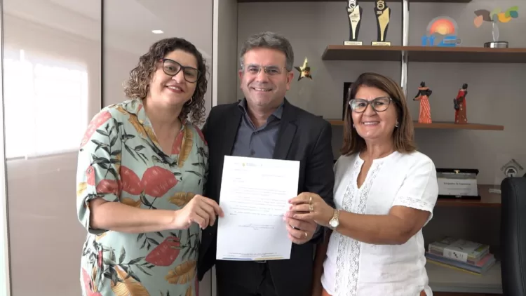 Sandrinho anunciou pagamento do piso dos professores em Afogados já a partir de Abril. Com pagamento do retroativo.