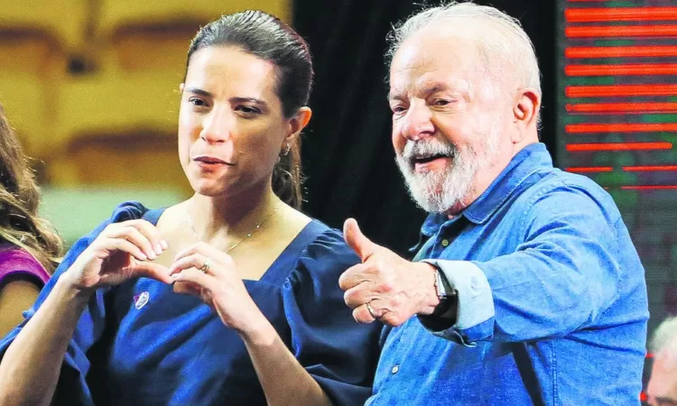 “Quando vocês estavam vaiando a governadora, vocês estavam me vaiando”, diz Lula em ato no Recife