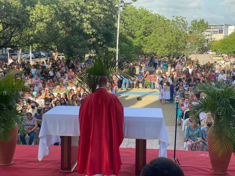 Dom Egidio abre Semana Santa na Catedral com tradicional celebração do Domingo de Ramos