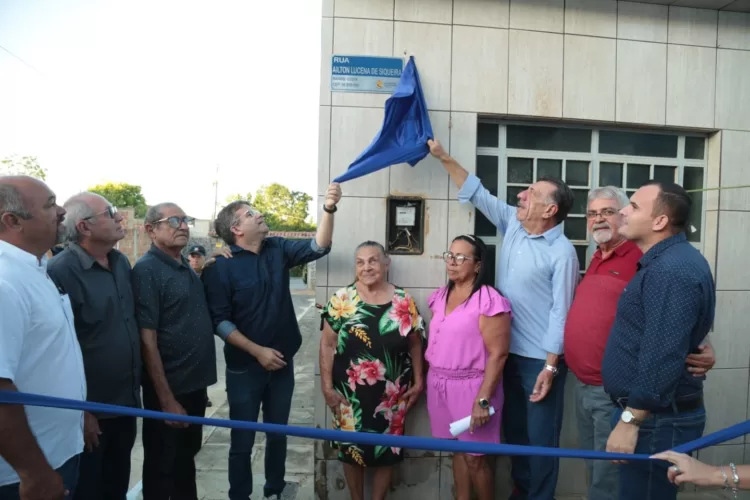 Sandrinho inaugurou mais duas ruas pavimentadas. Dessa vez no bairro Costa