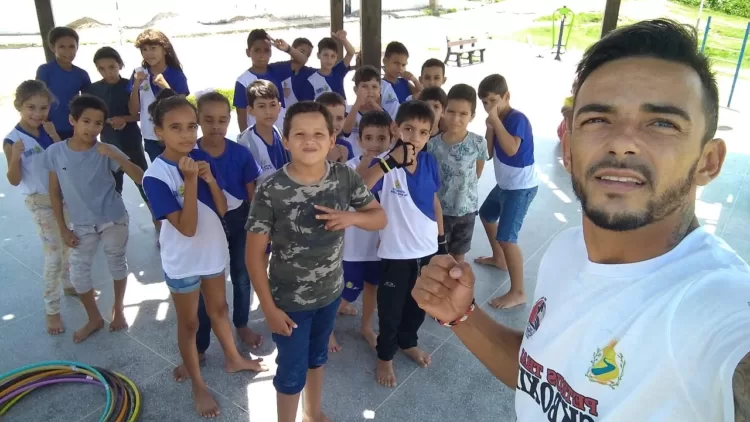 Em Afogados, projeto social de kickboxing atende crianças e adolecentes e precisa de ajuda