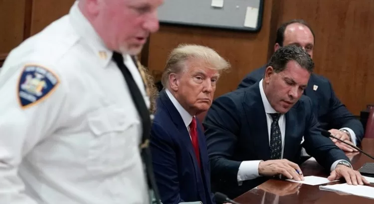 Trump vira 1º ex-presidente dos EUA réu em caso criminal e alega inocência