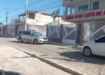 Dois vereadores são presos por peculato, corrupção e fraude em Santa Terezinha; delegado diz haver elementos suficientes para manter detidos em operação presos.