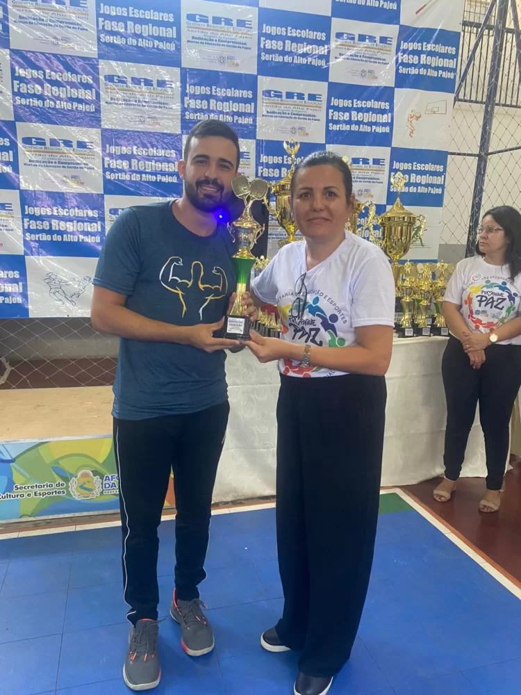 Escola Geraldo Cipriano se destaca no badminton na fase regional dos Jogos Escolares