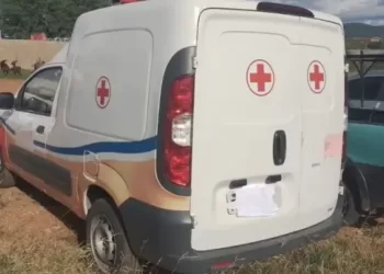 Ambulância de Betânia é apreendida em Serra Talhada, com licenciamento e multas atrasadas ao fazer ultrapassagem proibida sem estar com paciente dentro