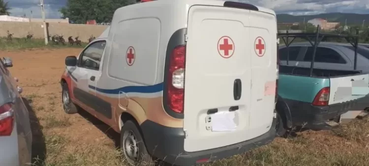 Ambulância de Betânia é apreendida em Serra Talhada, com licenciamento e multas atrasadas ao fazer ultrapassagem proibida sem estar com paciente dentro