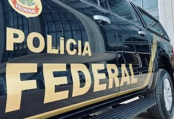 PF faz buscas na casa de Bolsonaro e prende ex-ajudante Mauro Cid em operação contra dados falsos de vacina