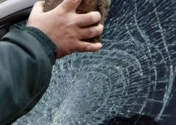 Van é atacada em São José do Egito deixando uma das passageiras lesionada
