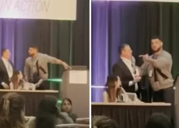 Homem invade palestra, bate em médico e cita abuso de esposa, nos EUA: ‘No Brasil, te matava’ (vídeo)