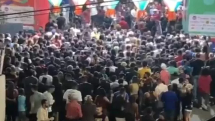 População invade Parque do Povo em Campina Grande após portões serem fechados por superlotação; veja vídeo