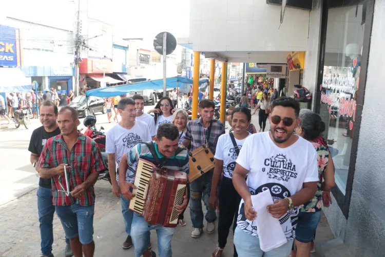 Cortejo junino percorreu ruas do centro de Afogados