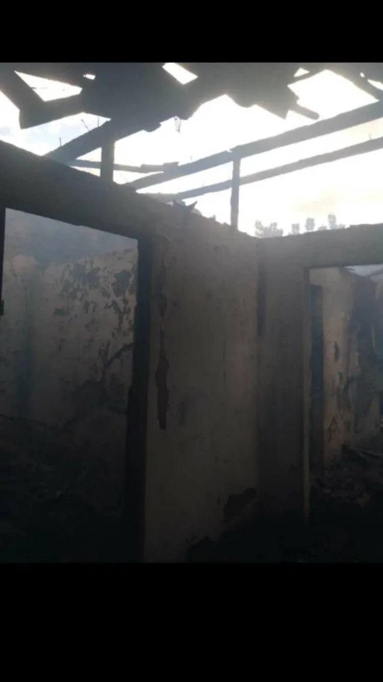 Casa totalmente destruída por um incêndio na divisa entre Tabira e Ingazeira