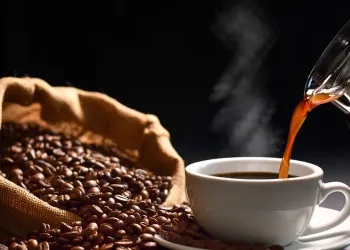 Comprovado: quem toma café de manhã está mais apto para trabalhar do quem dispensa a bebida