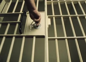 Maior que o salário mínimo, custo médio de cada preso no Brasil chega a R$ 1.819 por mês