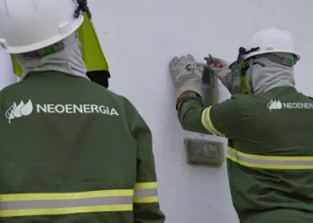 Mais de 160 mil pernambucanos poderão perder Tarifa Social da Neoenergia; veja como manter desconto na conta de luz