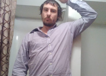 Homem é encontrado morto em freezer de porão após tentar se esconder da polícia