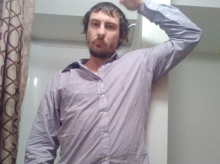 Homem é encontrado morto em freezer de porão após tentar se esconder da polícia