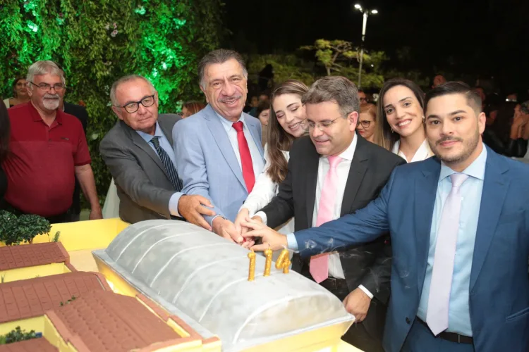 Afogados: Bolo de 114 anos homenageou o Colégio Normal