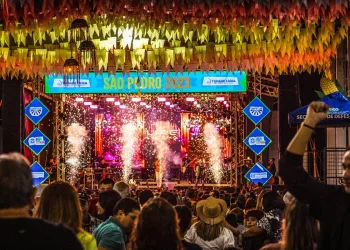 Tuparetama se despede do São Pedro com pátio de eventos lotado