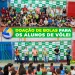 Prefeitura de Brejinho realiza doação de 11 bolas para alunos de vôlei