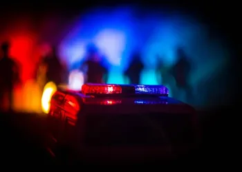 Tumulto em Afogados acaba com cinco pessoas conduzidas a delegacia. Teve agressão com taco de sinuca e pedrada, um correndo atrás do outro com facão e vandalismo em residência e bar