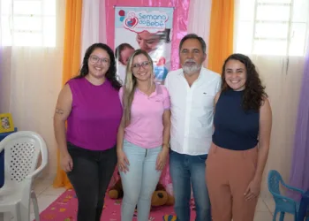 Prefeito Anchieta Patriota e a secretária de Assistência e Inclusão Social, Thaynnara Queiroz, acompanham ações em prol das gestantes na UBS João Alves dos Reis
