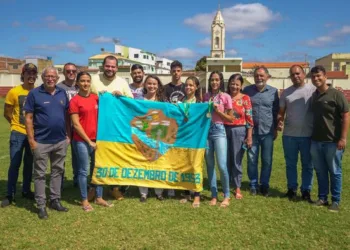Prefeito Anchieta Patriota se reuniu com atletas carnaibanos que competiram no Campeonato Pernambucano de Atletismo Sub 16