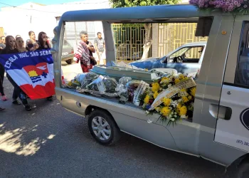 Afogados: tristeza e dor no cortejo do pequeno Davi Emanuel