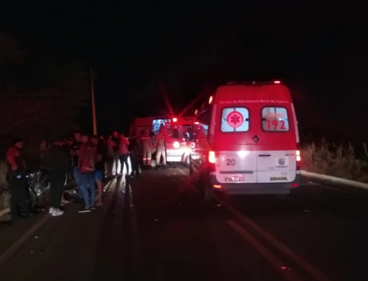 Carro atropela 6 pessoas neste domingo na PE-365, em Serra Talhada