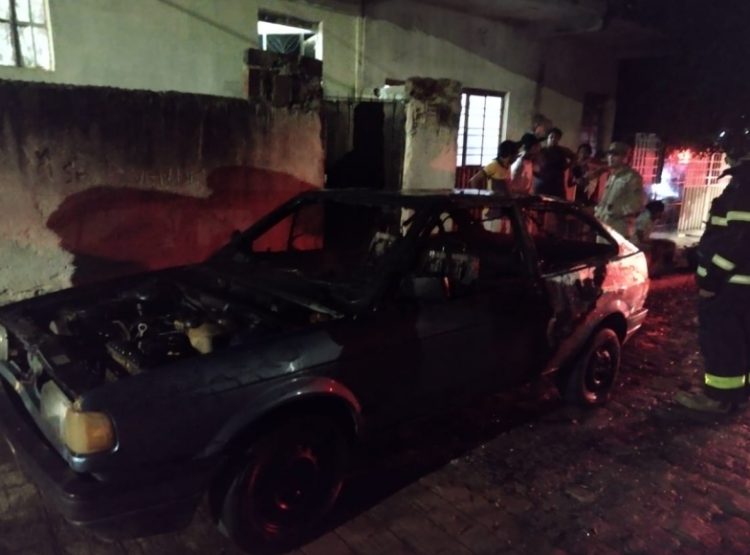 Bombeiros são acionados para ocorrência de veículo em chamas em Serra Talhada