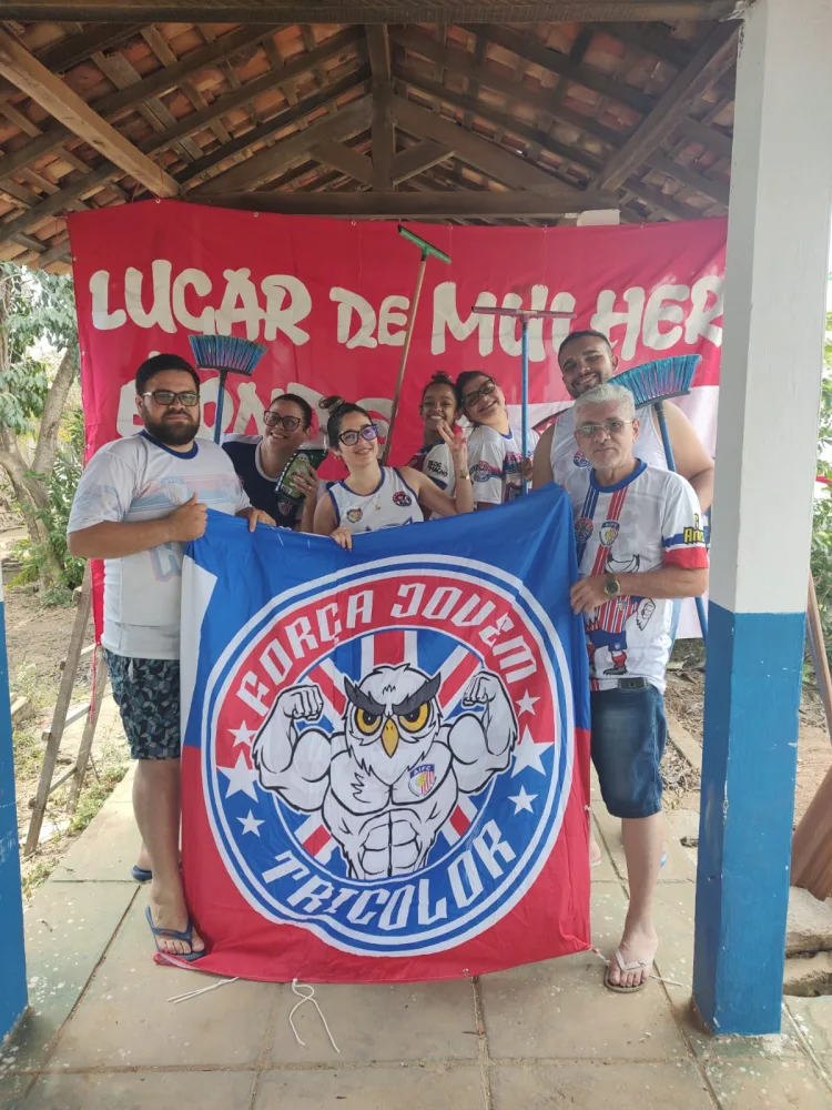 Torcida Força Jovem Tricolor e Força Feminina Tricolor fizeram multirão pra limpar o alojamento dos atletas do Afogados