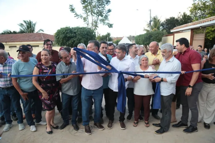 Prefeito Sandrinho inaugurou nova rua pavimentada no bairro Borges