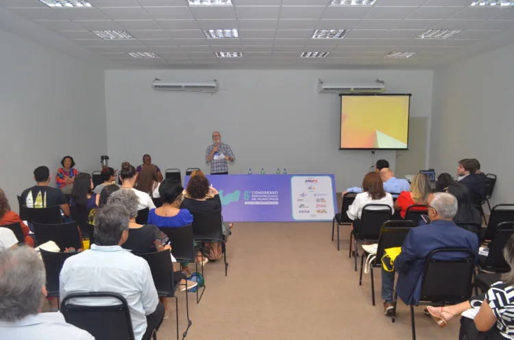 Palestras movimentam o segundo dia do 6º Congresso Pernambucano de Municípios