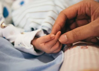 Bebê é internada após engolir cocaína