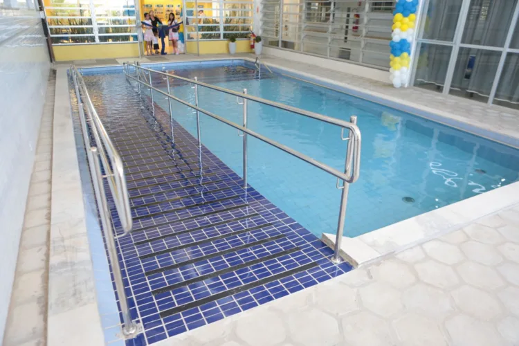 Prefeito Sandrinho inaugurou piscina de hidroterapia e sala de reabilitação virtual em Afogados