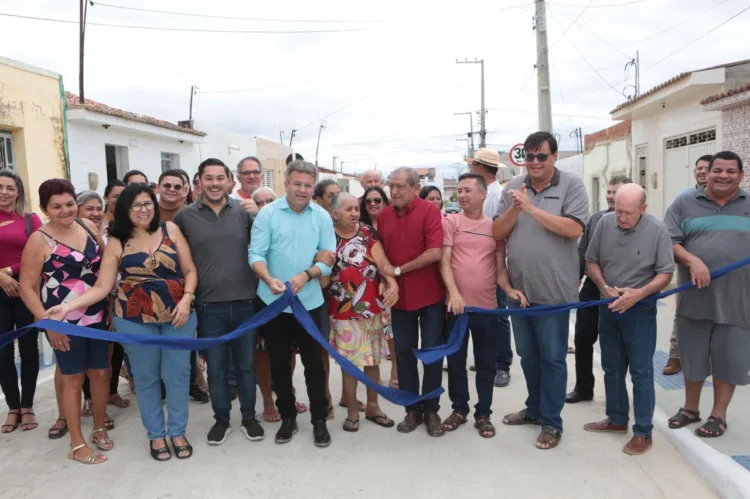 Prefeito Sandrinho inaugurou mais uma rua pavimentada em Afogados. Dessa vez, no bairro São Francisco.