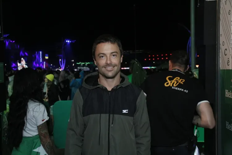 Ator Kayky Brito é atropelado e estado de saúde é gravíssimo