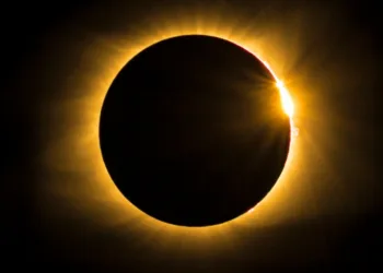 Eclipse solar anular será visível em todo o Brasil neste sábado (14); veja cuidados e horário