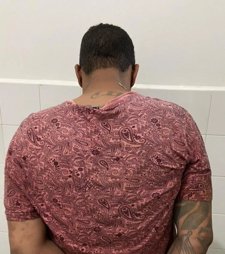 Polícia Militar prende homem, um ex-presidiário, suspeito de estuprar a própria filha de 6 anos, em Teixeira