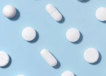 Por que a dipirona é proibida pelo mundo e legal no Brasil?